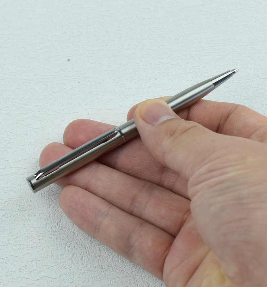 Mini-Kugelschreiber aus Metall mit gedrehtem Aktiv – 0,7 mm feine schwarze Tinte aus Edelstahl im Taschenformat, Büro- und Schulbedarf – Detail 4