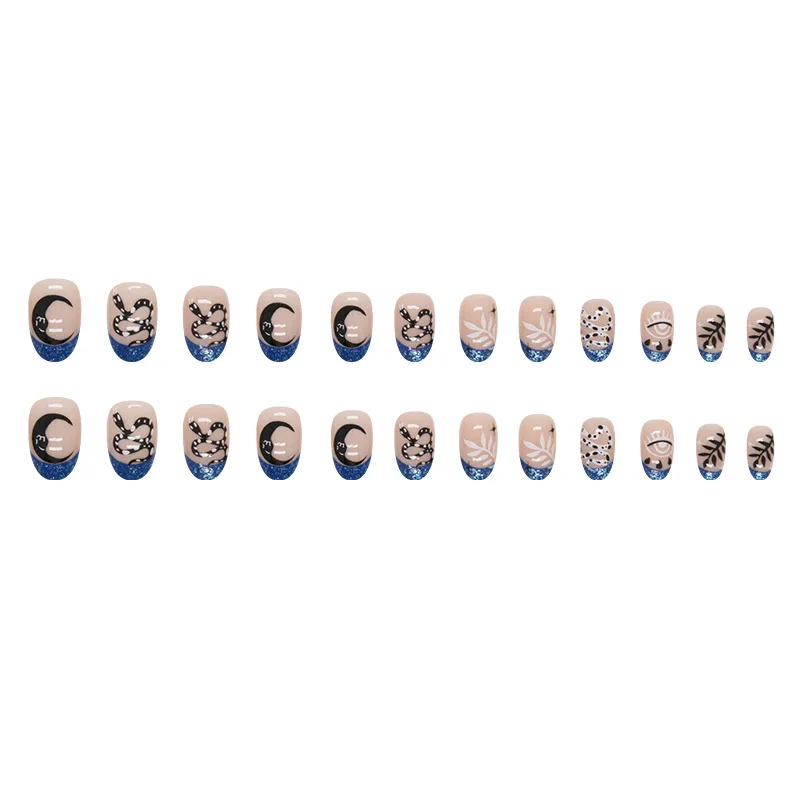 24 قطعة من الضغط البيضاوي القصير على الأظافر - حدود زرقاء لامعة مع طباعة ثعبان أسود/أبيض وأنماط أوراق الشجر |   أسلوب منفعل وساحر
