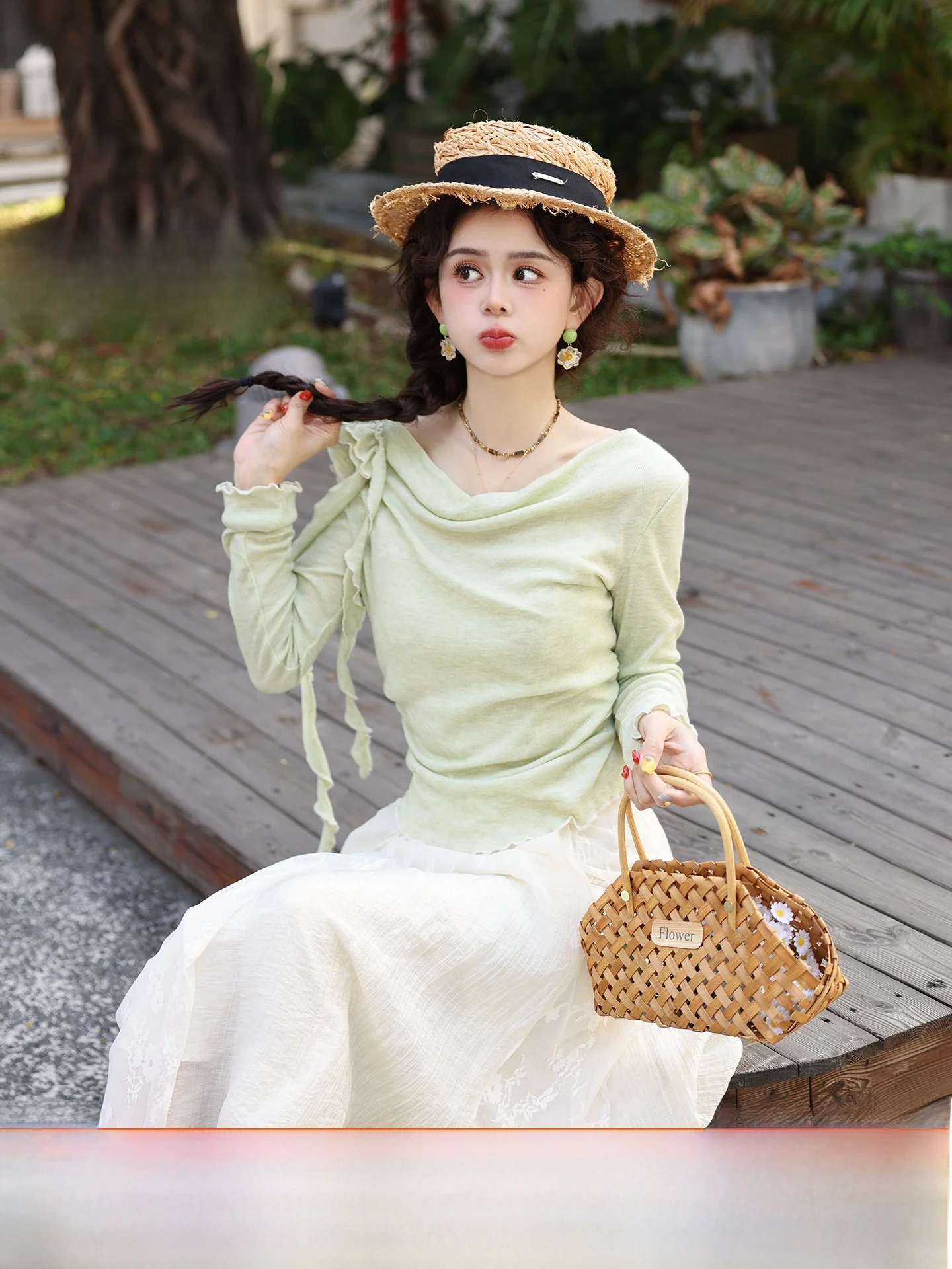 

Chen Jiajie Qiwen Style Slim Fit Long Sleeve T-Shirt Women's High Waist Design Sensation Gentle Wind Pure Color Spring New
