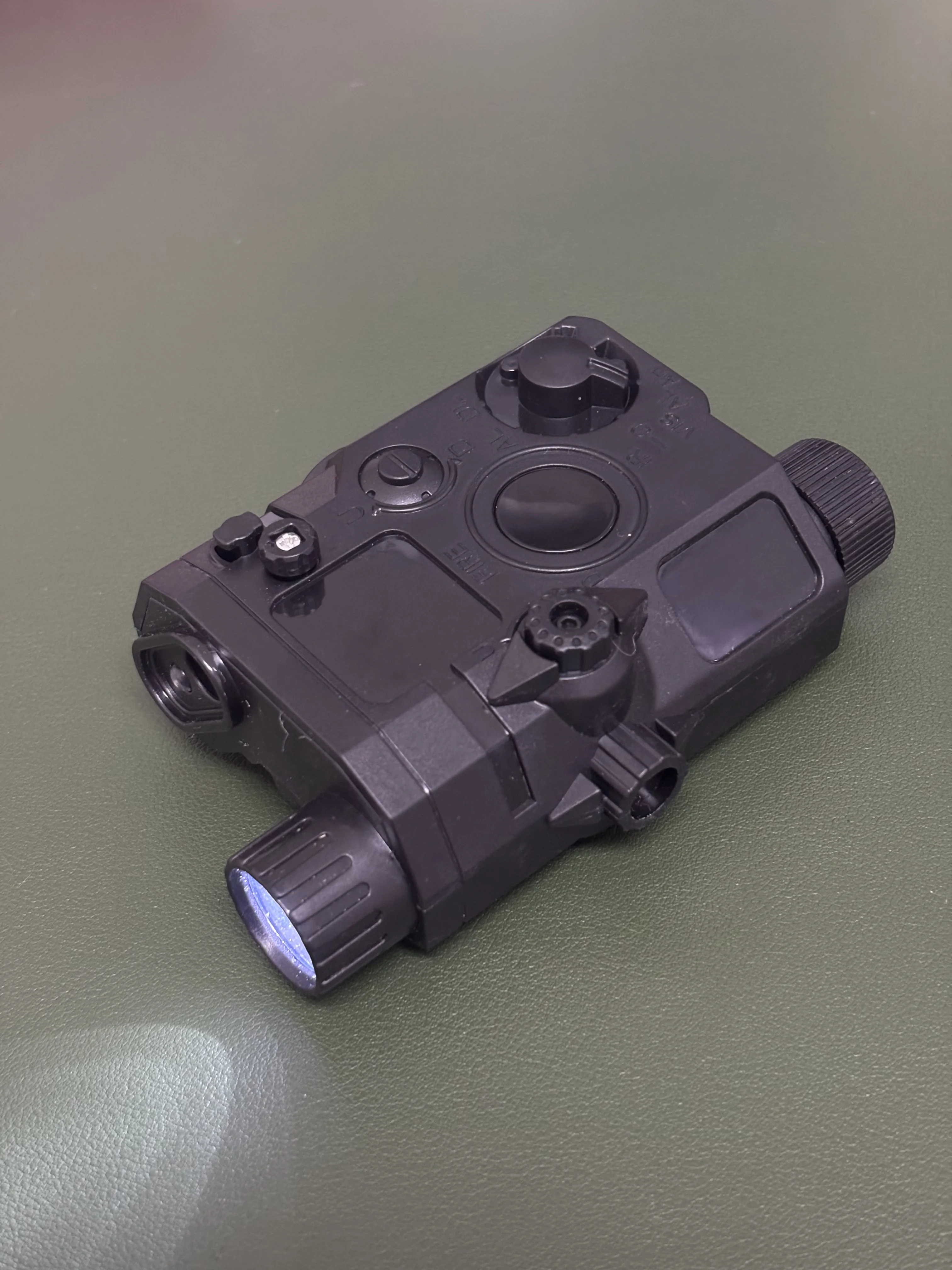 Airsoft Tactical WADSN AR/PEQ 15 Box UHP Version ohne Funktion, Dummy PEQ15 LA-5C Batteriefachmodell für Picatinny-Schiene – Detail 6