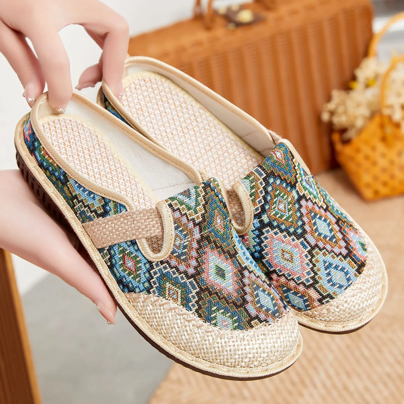 2026 New Ethnic Style Half Slippers For Women Linen Closed Toe Soft Sole Casual Shoes Traditional Beijing Cloth Shoes Style