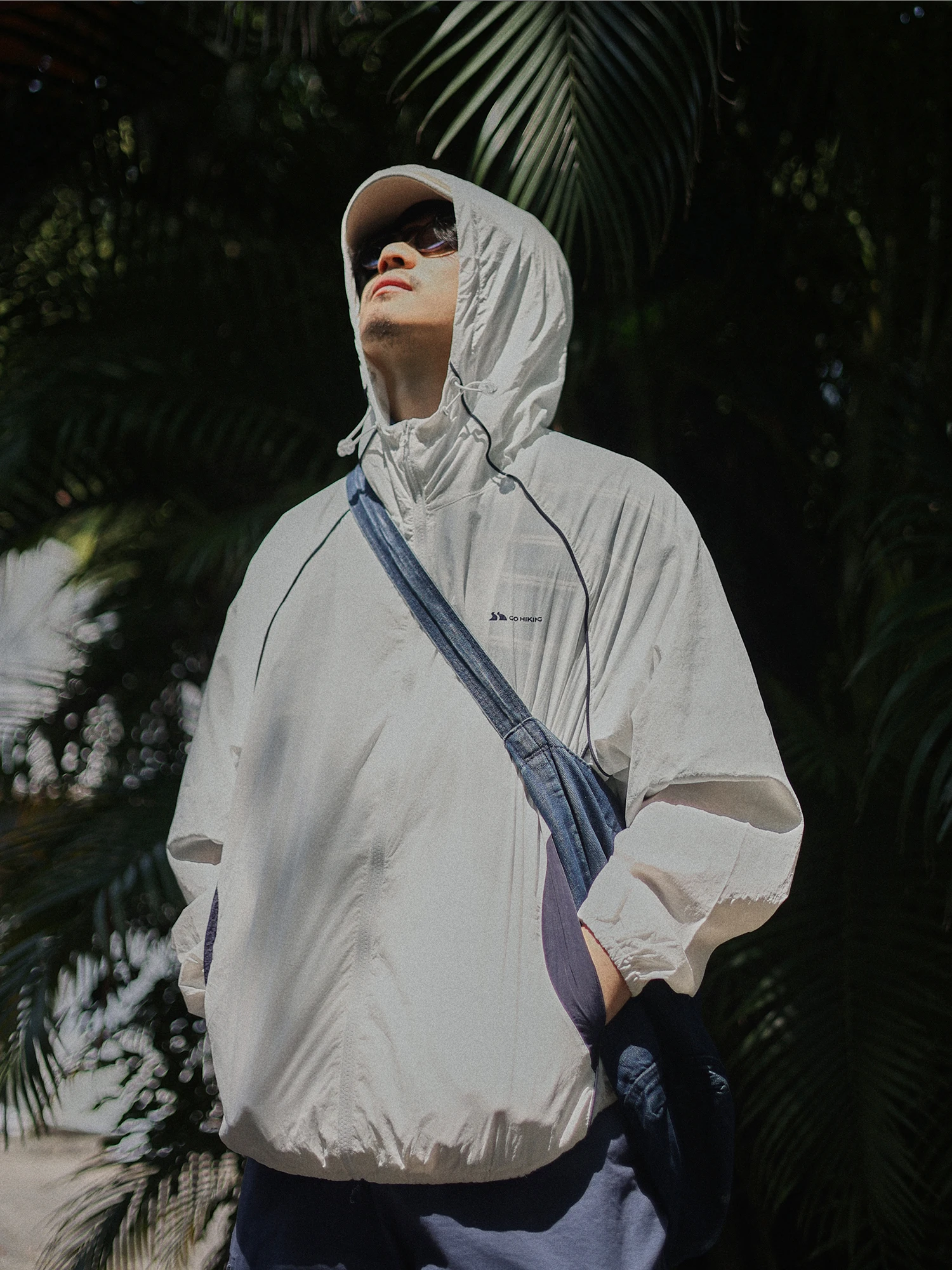 

Ultra-Light Outdoor Men's Sun Protection Clothing Breathable Loose Fit Nylon Long Sleeve Zipper Closure Regular Length Coat