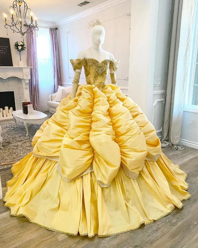 Luxury Gold Princess Quinceanera Dresses Puffy Ruffles Skirt Long Sleeve Cosplay Lace-up Prom vestidos de 15 años quinceañeras