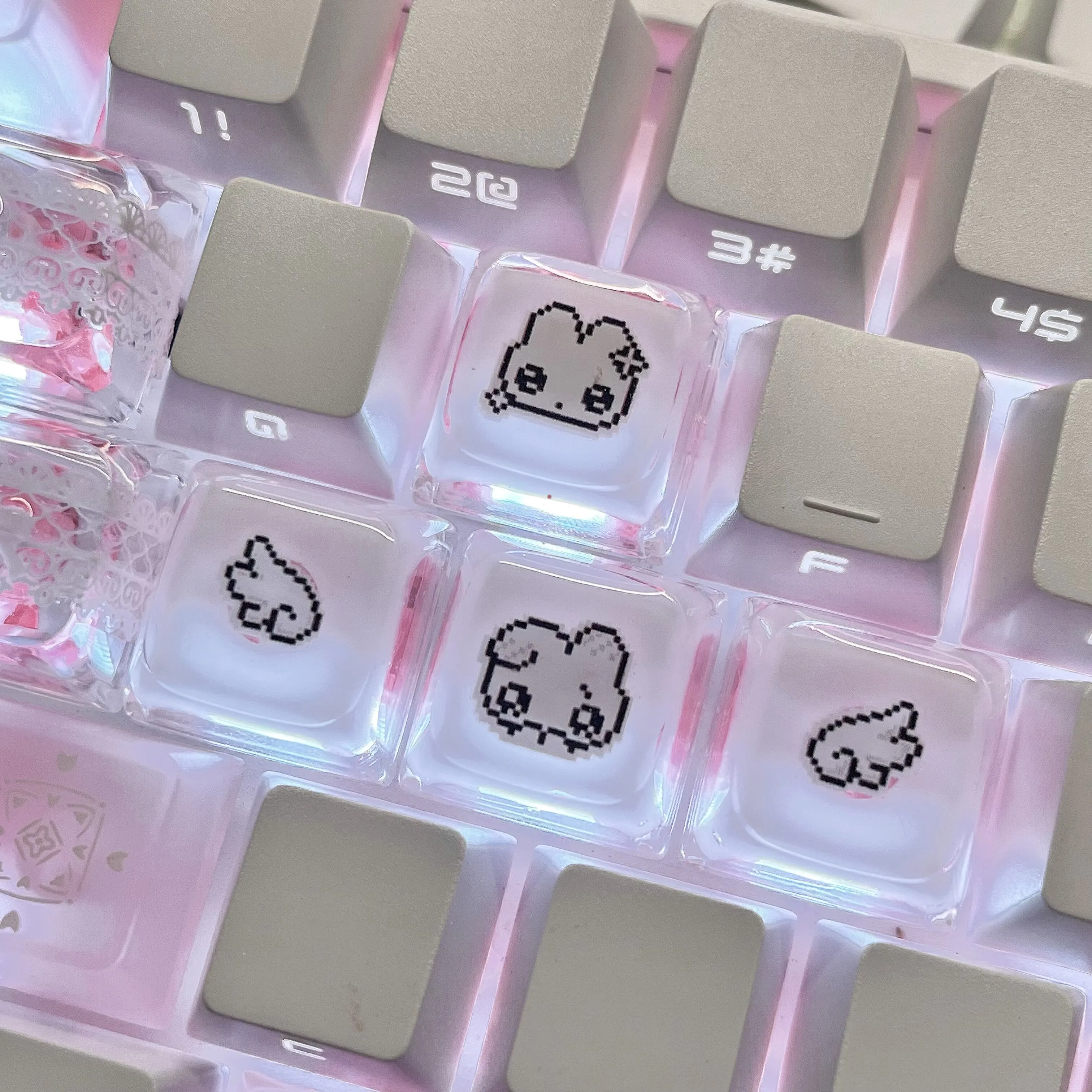 4pcs/set Pixel Cute Rabbit Expression Keycap Set for Mechanical Keyboards Key Cap RGB Transparent Personalized DIY WASD Keys
