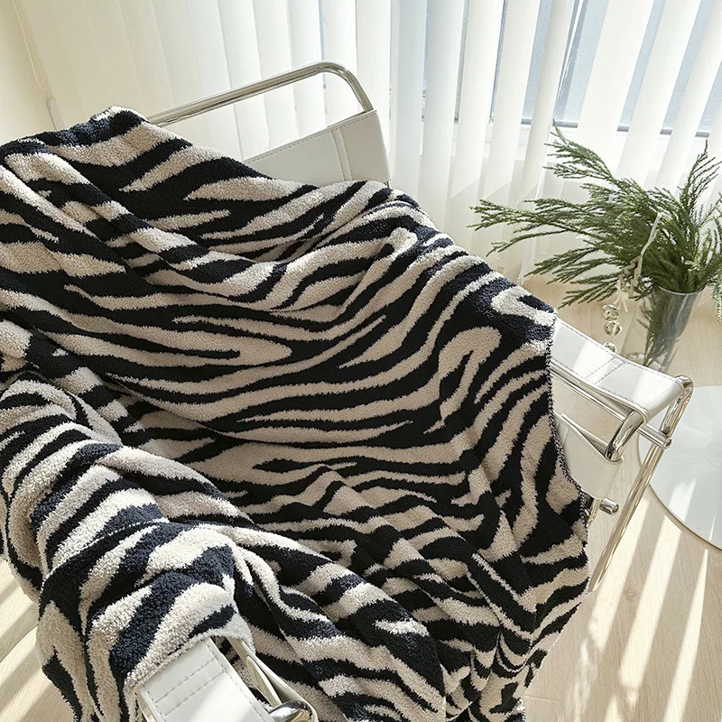 Zebra pattern sofa knitted blanket half fleece lunch break fleece blanket bed decoration end towel soft fleece blanket