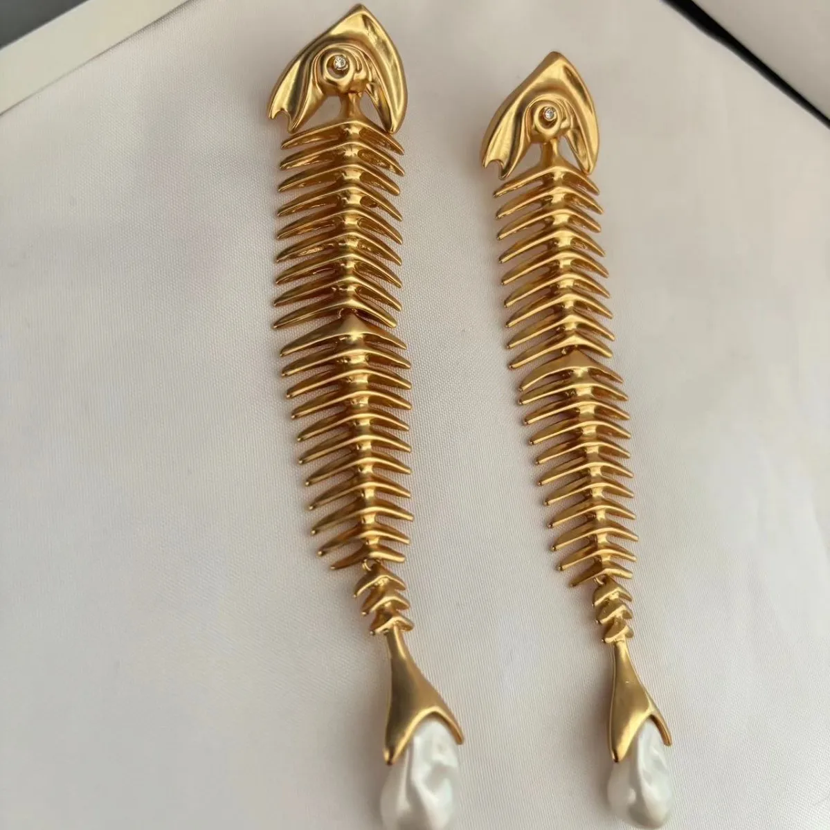 2026 New European and American Fashion Fishbone-Shaped Baroque Pearl Stud Earrings, Light Luxury vintage Jewelry for Women