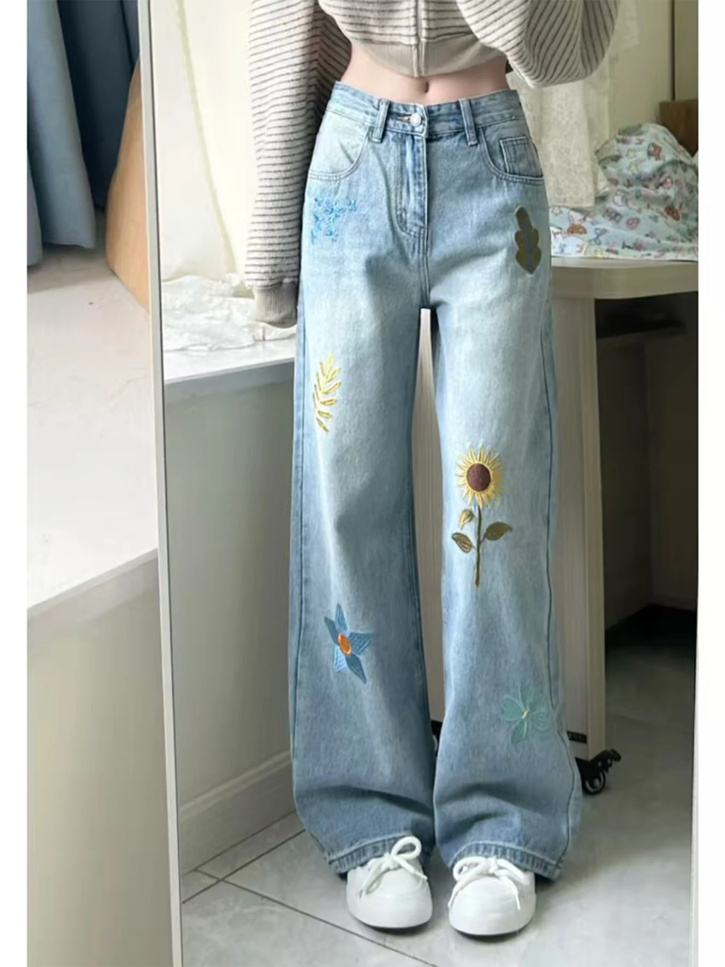 

Sunflower Floral Embroidery Loose Fit Men's Jeans mid Waist Machine Embroidery Denim Fabric Autumn Season Wide Leg Straight Cut