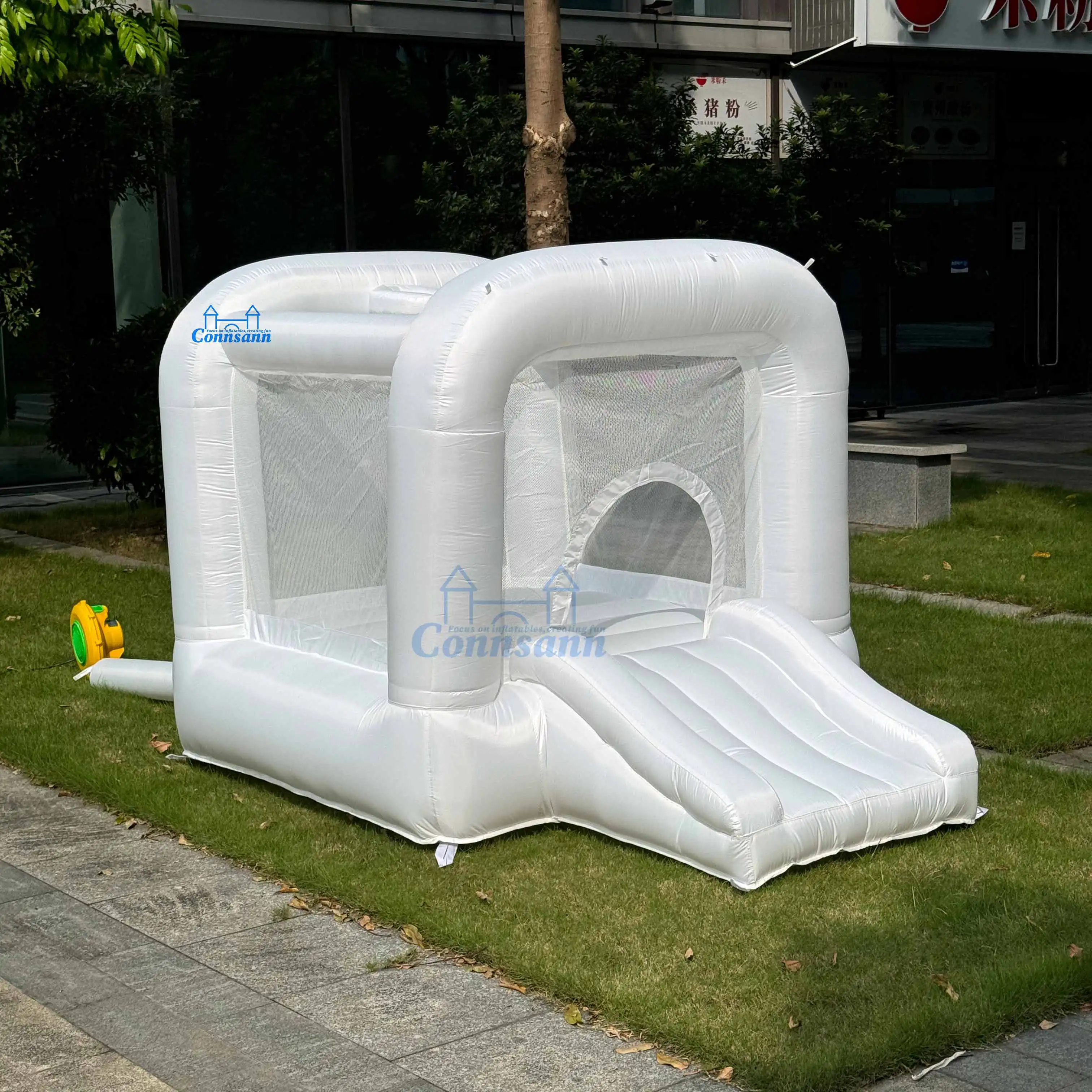 Maison de rebond en arc blanc de 8 pieds, tissu gonflable, paradis amusant pour enfants, joie rebondissante ultime pour un extérieur et en intérieur en toute sécurité, offre spéciale