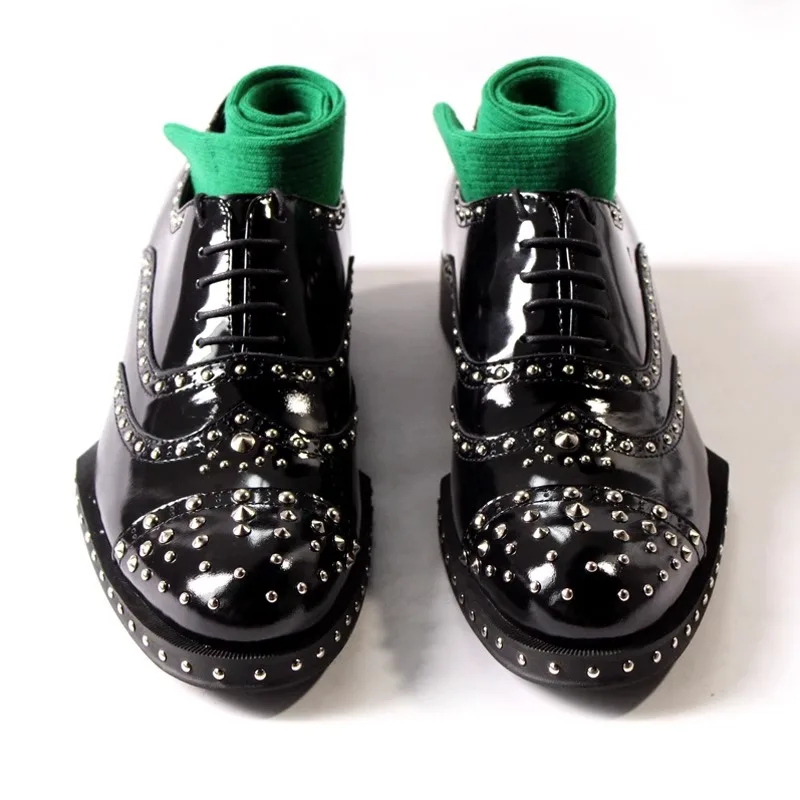 

Новый дизайн, оксфорды из натуральной кожи на странной подошве, мужские повседневные офисные вечерние туфли с заклепками ручной работы, деловые кожаные туфли, мужские туфли