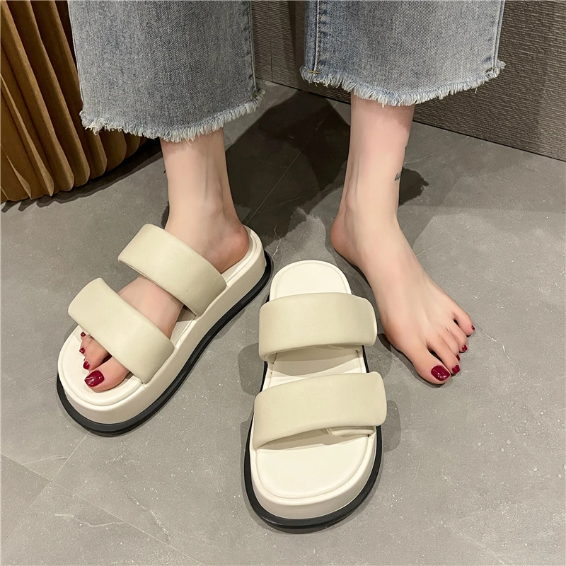 Med Shoes Woman 2024 Slippers Flat Platform Pantofle Luxury Slides New Rubber Designer Fashion PU Female Shoes Womens Slippers O