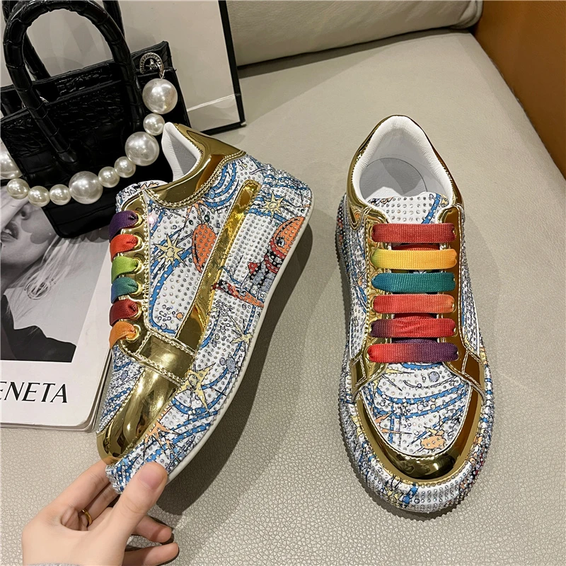 Women's Graffiti Print Sneakers Fashion Lace-up Flat Bottom Platform Sneakers Casual Skateboard Shoes Luxury Vulcanized Shoes