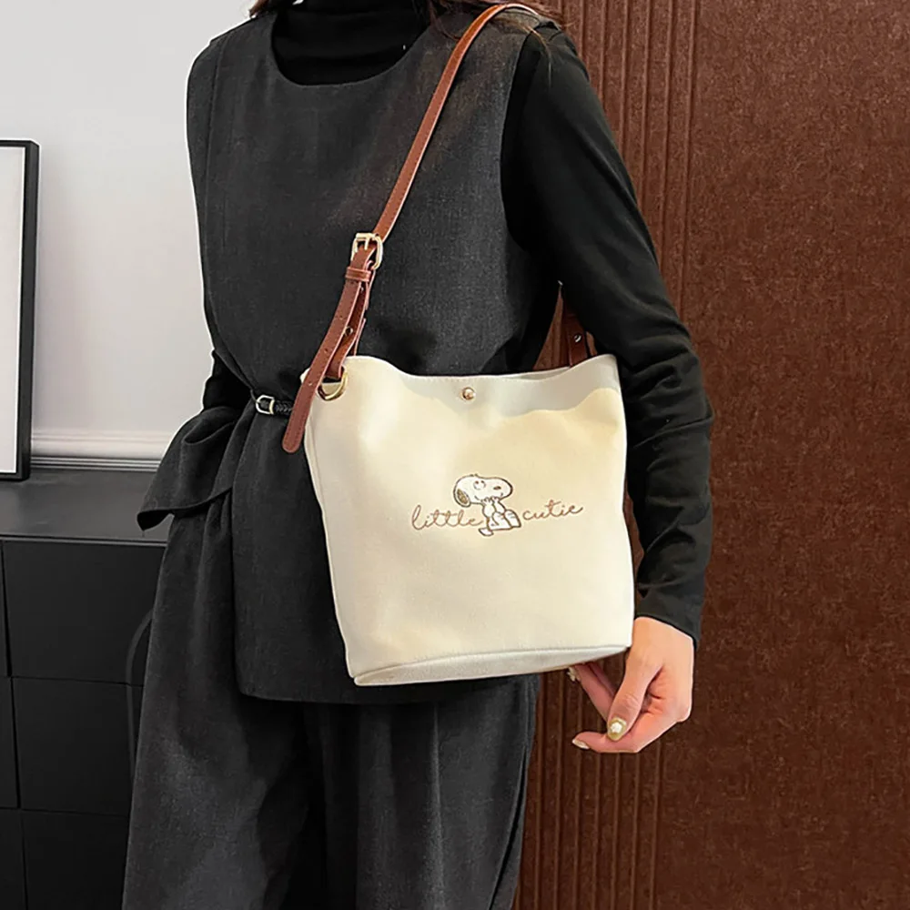 

Сумка для хранения с героями мультфильмов Снупи, кавайная сумка на плечо в стиле аниме, повседневная сумка-тоут, модная пригородная сумка, женский рюкзак, рождественские подарки