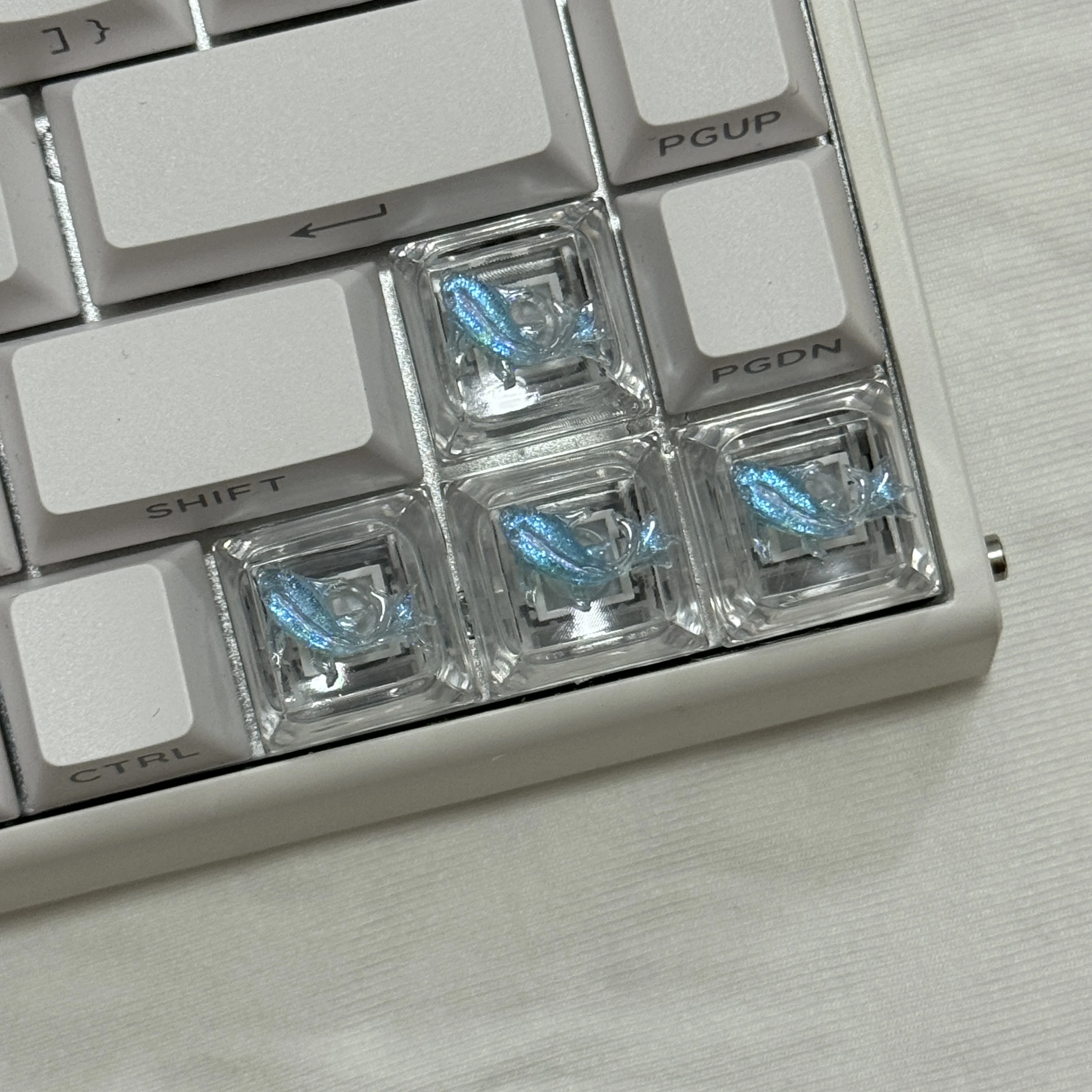 Translucent Fish Keycaps Unique and Creative Pink Keycaps Cute Transparent 3D Resin Arrow Keys Mechanical Keyboard Replacement