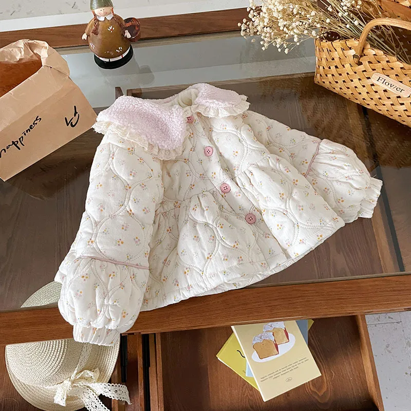 ملابس خارجية للفتيات لخريف وشتاء 2025 سترة جديدة أنيقة من الدانتيل مع طية صدر السترة للدفء والحلاوة واللطيفة ملابس يومية