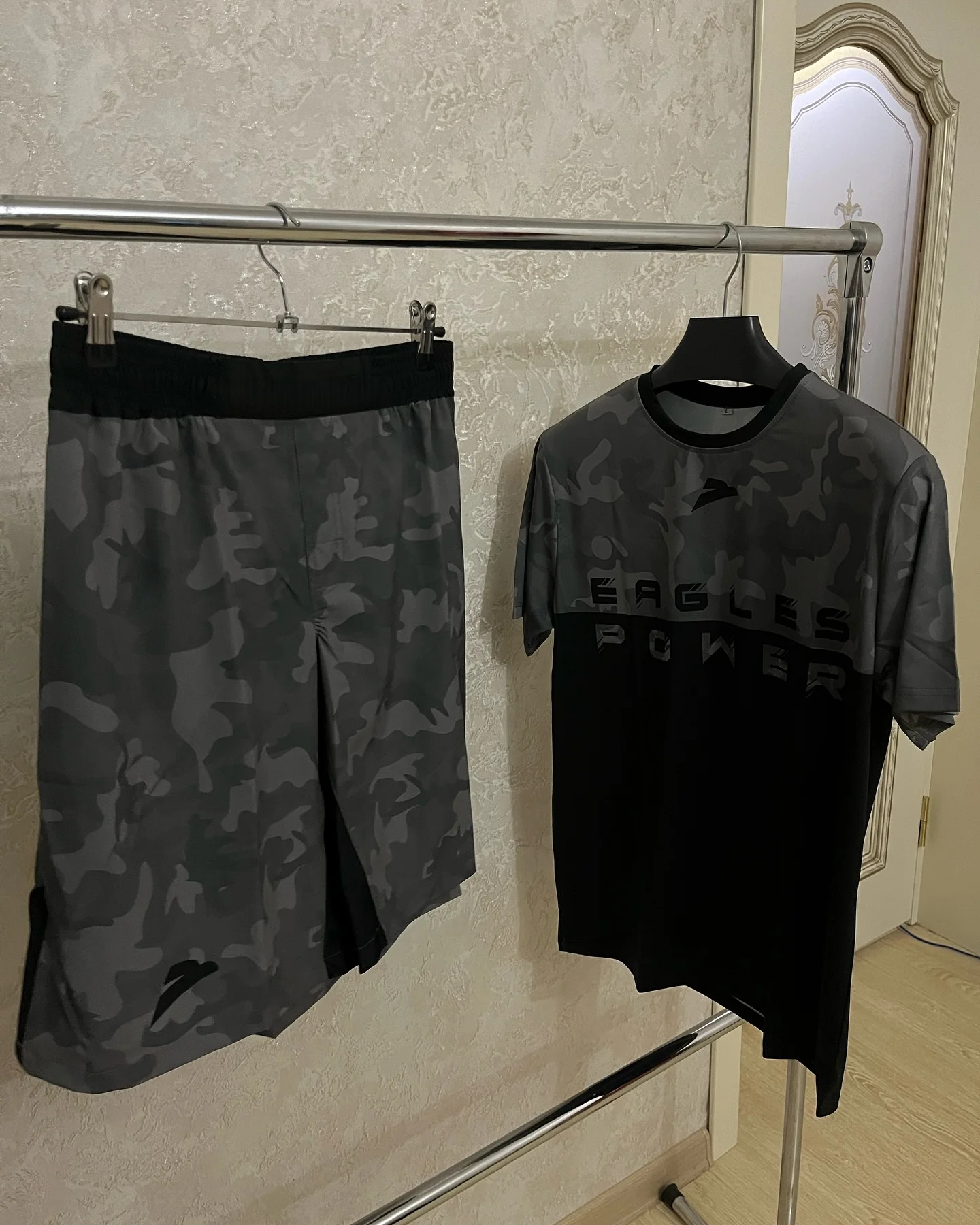 

2026 Men's Eagles Power Camo MMA Training 2PCS Set Quick Dry T-shirt + Shorts Breathable Gym Sportswear family Matching