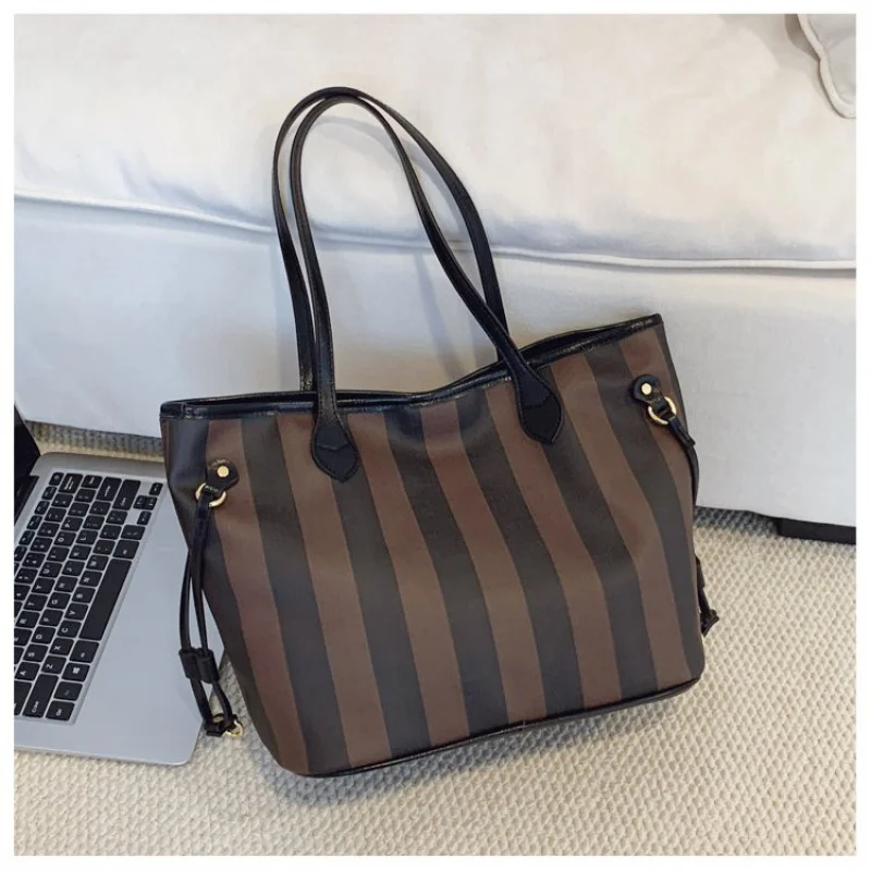 

Luxury Brand Ladies Messenger Bag In Leather - Famous Designer Elegant Tote Bag Popular Classic Design
