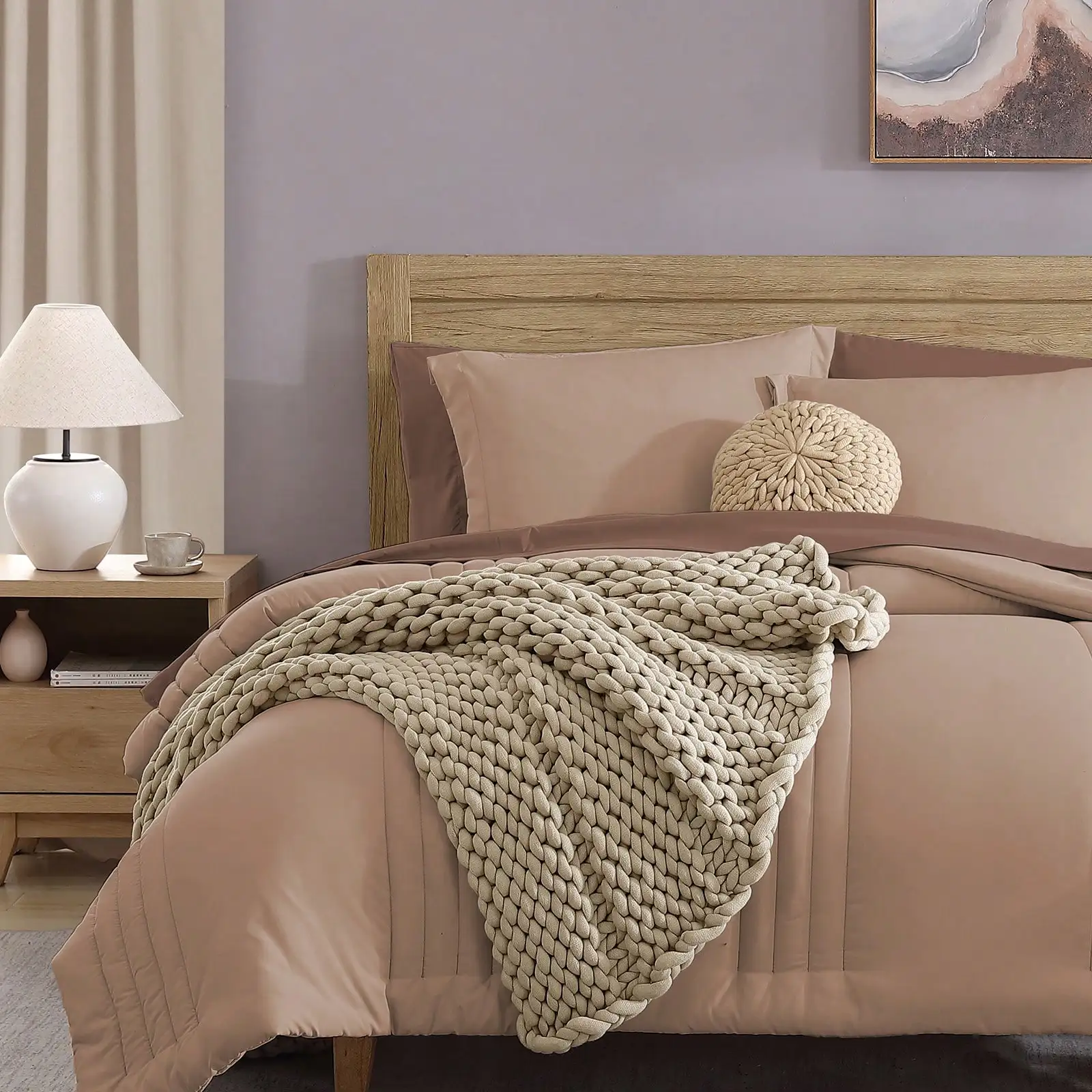 

Комплект постельного белья Solid Comforter - 7 предметов, включая одеяла, всесезонное одеяло с наполнителем, имитирующим пух, и простыни.