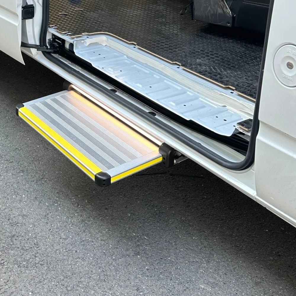 

Right-Side Electric Car Footboard Newly Designed External Car Accessory Body Part