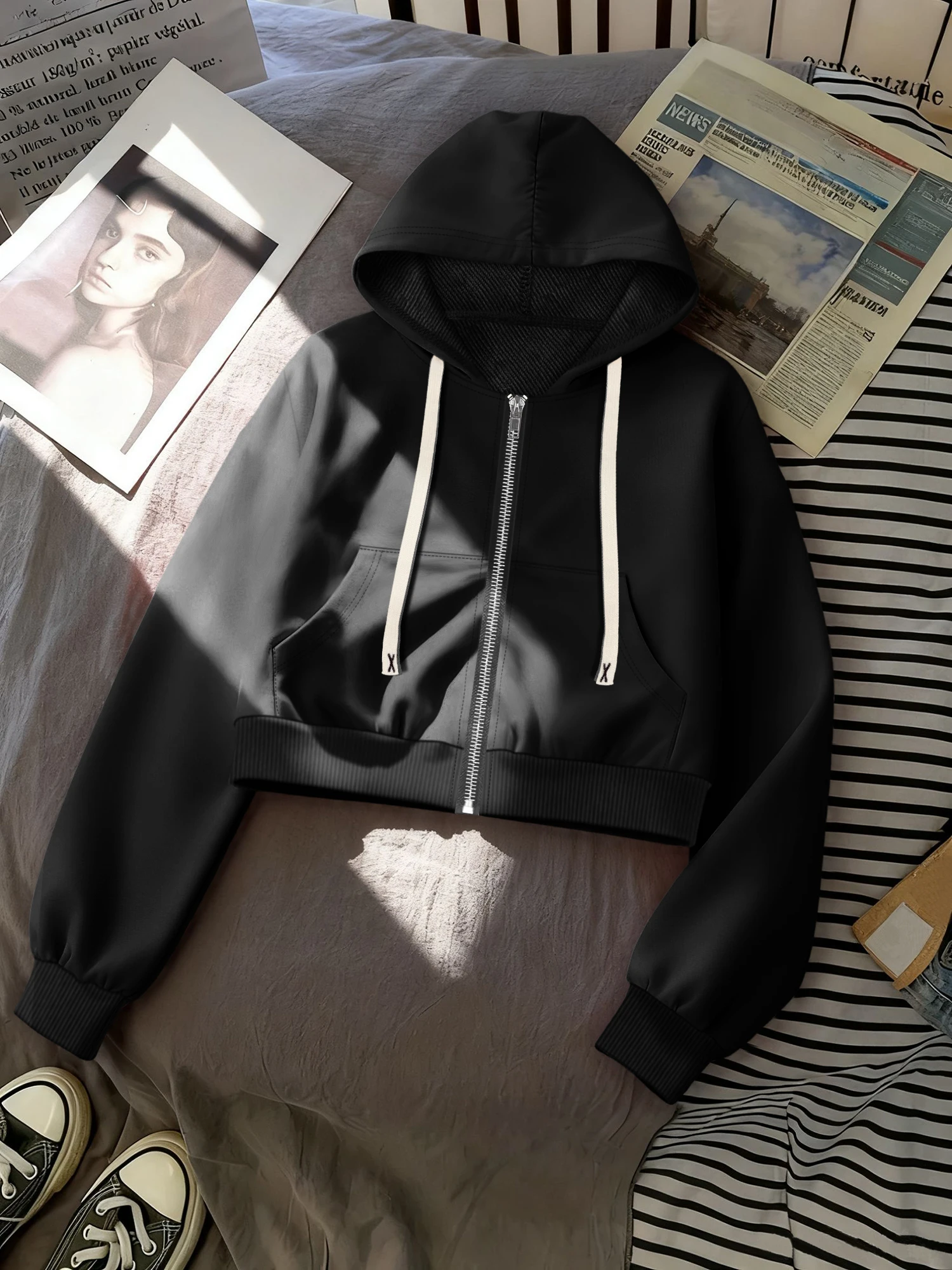 

Минималистичная укороченная толстовка на молнии с капюшоном для женщин, с длинными рукавами, на шнурке, однотонная, приталенная, универсальная, для офиса, повседневной носки и на каждый день