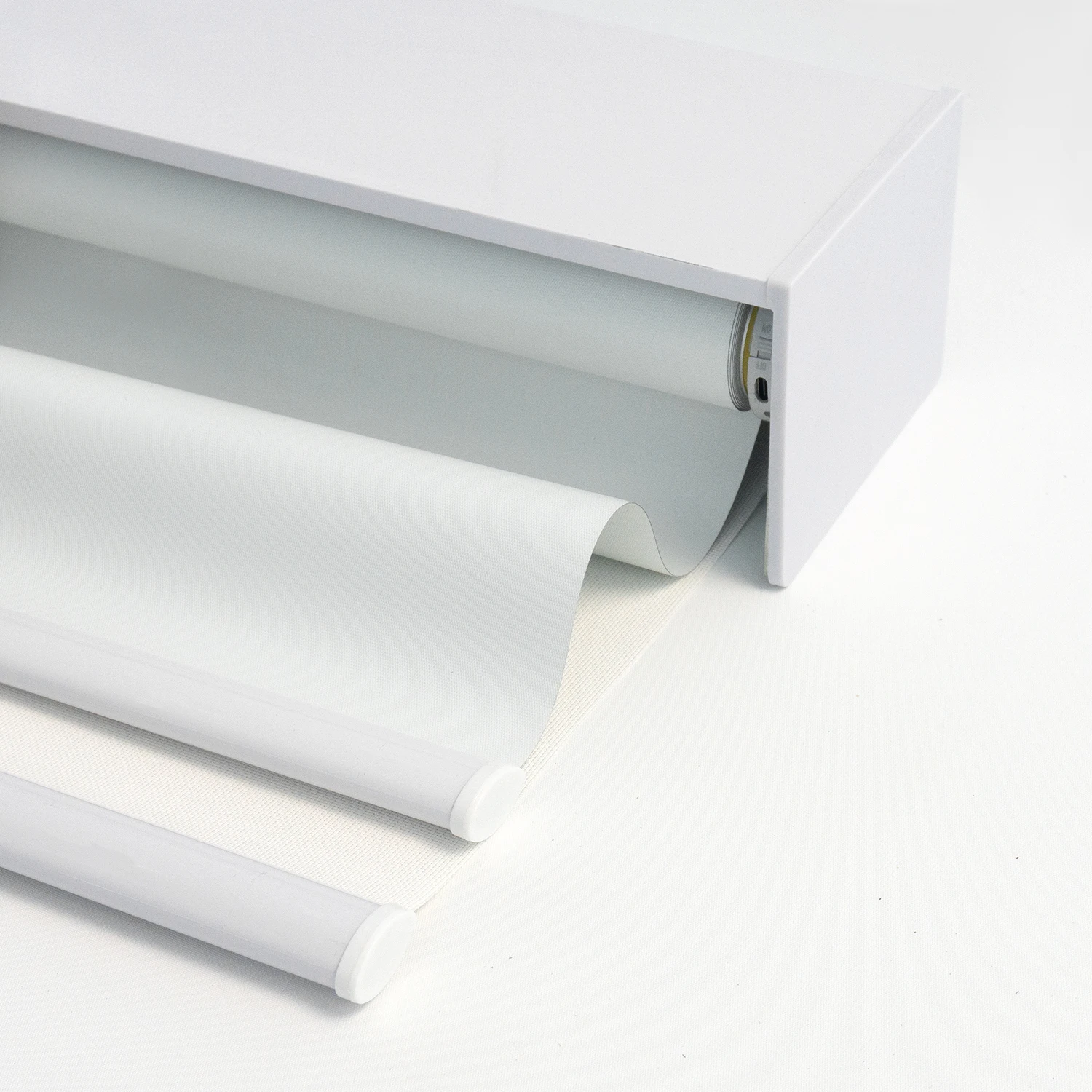 

Alexa Интеллектуальное украшение комнаты с Wi-Fi, умные дневные и ночные рулонные шторы, затемняющие светофильтрующие двойные рулонные шторы, жалюзи