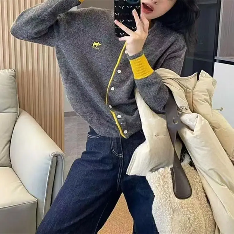 

Autumn and Winter Fashion New Women's Elegant High-end Design Sweater Single Breasted Color Blocked Cashmere Long Sleeved Jacket