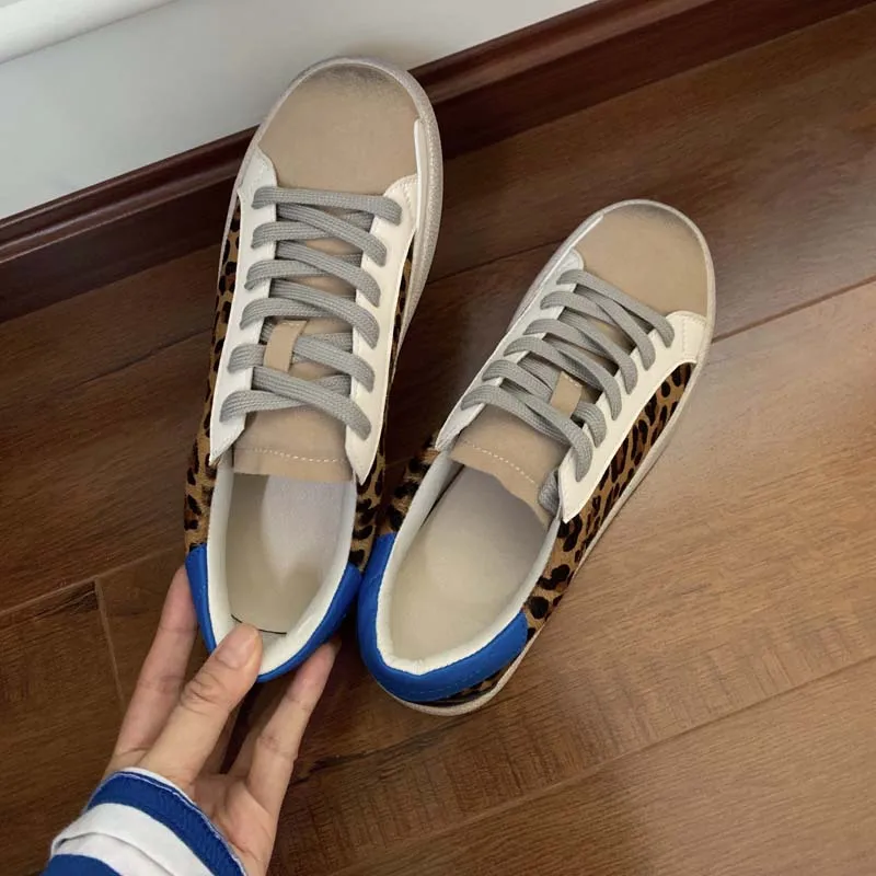 2023 novo couro sapatos lisos femininos primavera outono rendas até tênis casuais senhoras leopardo sapato moda mulher branco retalhos apartamentos