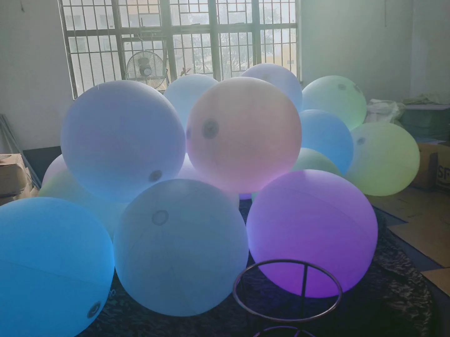 LED Inflatable Touching Colored Ball PVC Lights Ball Inflatable LED Balloon Inflatable Throwing Zygote Ball Party