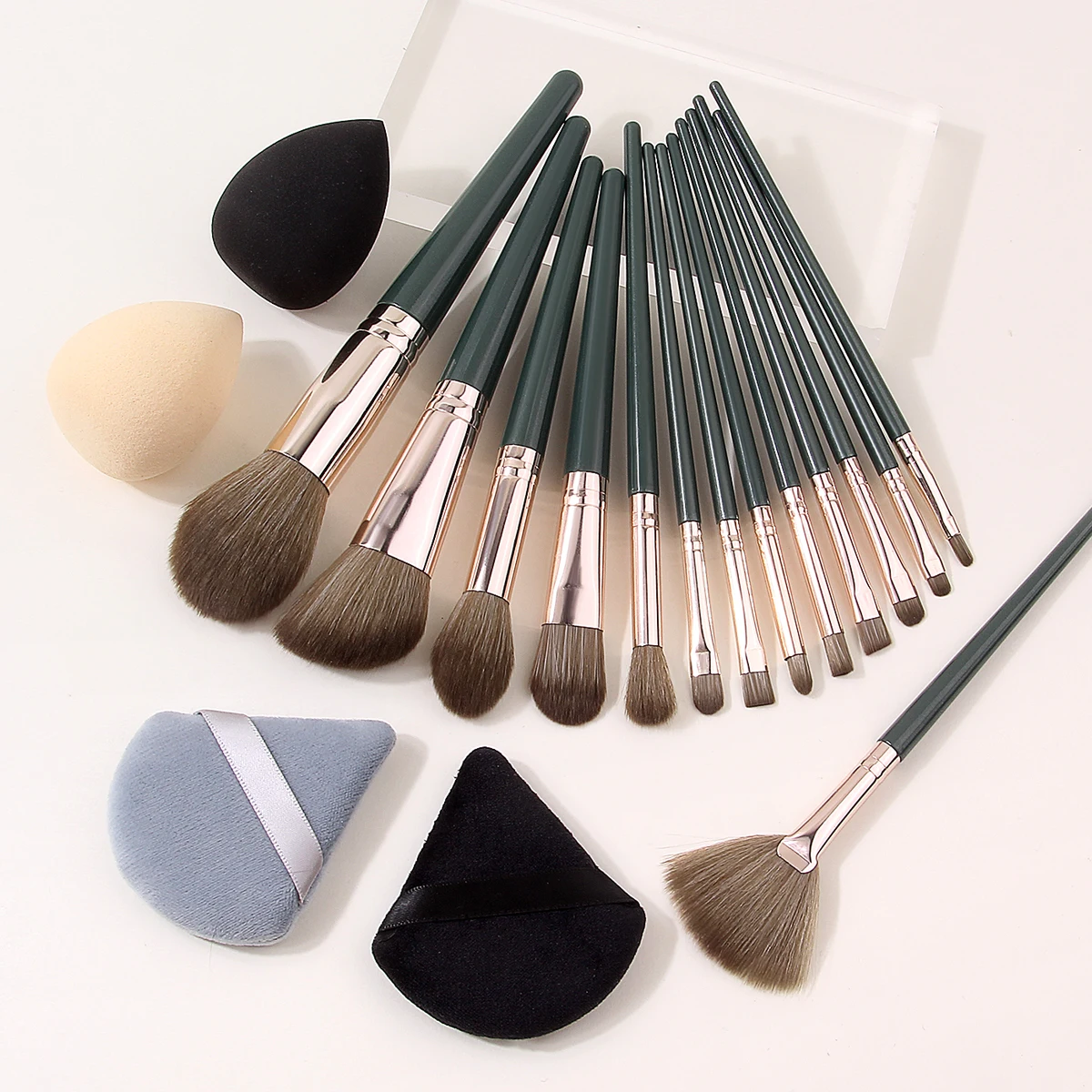 Detailing Brush Set - 18피스 메이크업 브러쉬 세트. 페이스 메이크업