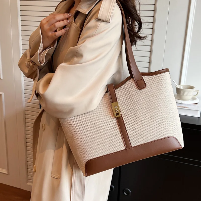 

High-End Women's Messenger Bag Made Of Peony-Patterned Leather Boasting Trendy Paris Neat Spacious Daily Look​