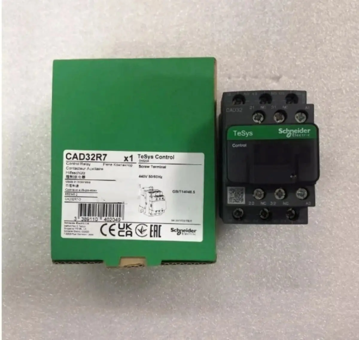 

TeSys Deca control relay - 3 NO + 2 NC - = 690 V - 440 V AC standard coil CAD32R7