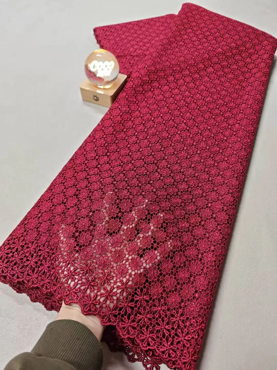 

2026 New African Lace Fabric Nigerian Tulle Embroidered Bridal Gown Material Soft Cotton Damask for Wedding Party Dresses 5Yards