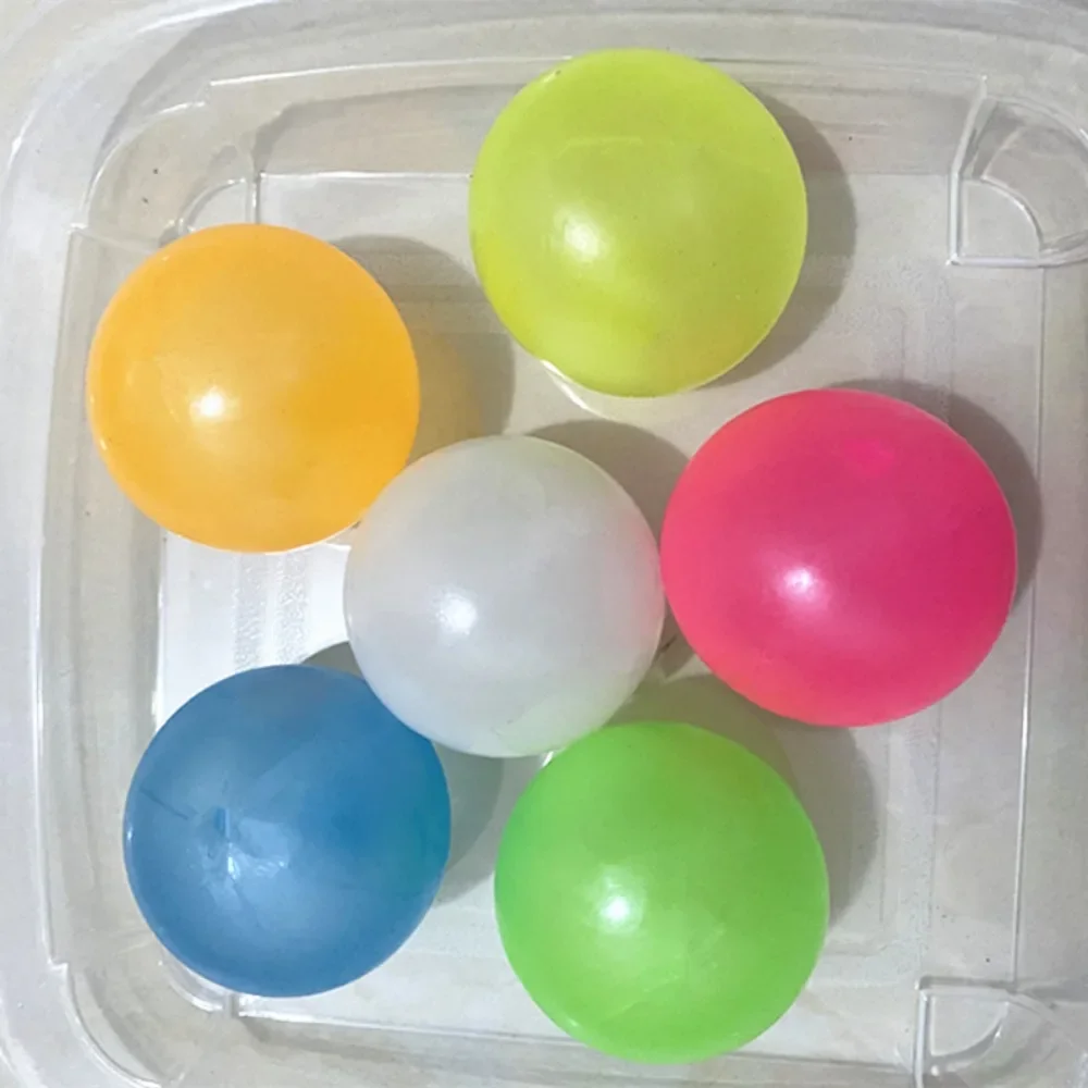 5 Stuks Lichtgevende Kleverige Muur Zuigbal Hoge Stuiterende Rubberen Ballen Multi-Color Gloeien In De Donkere Decompressie Glanzend Speelgoed