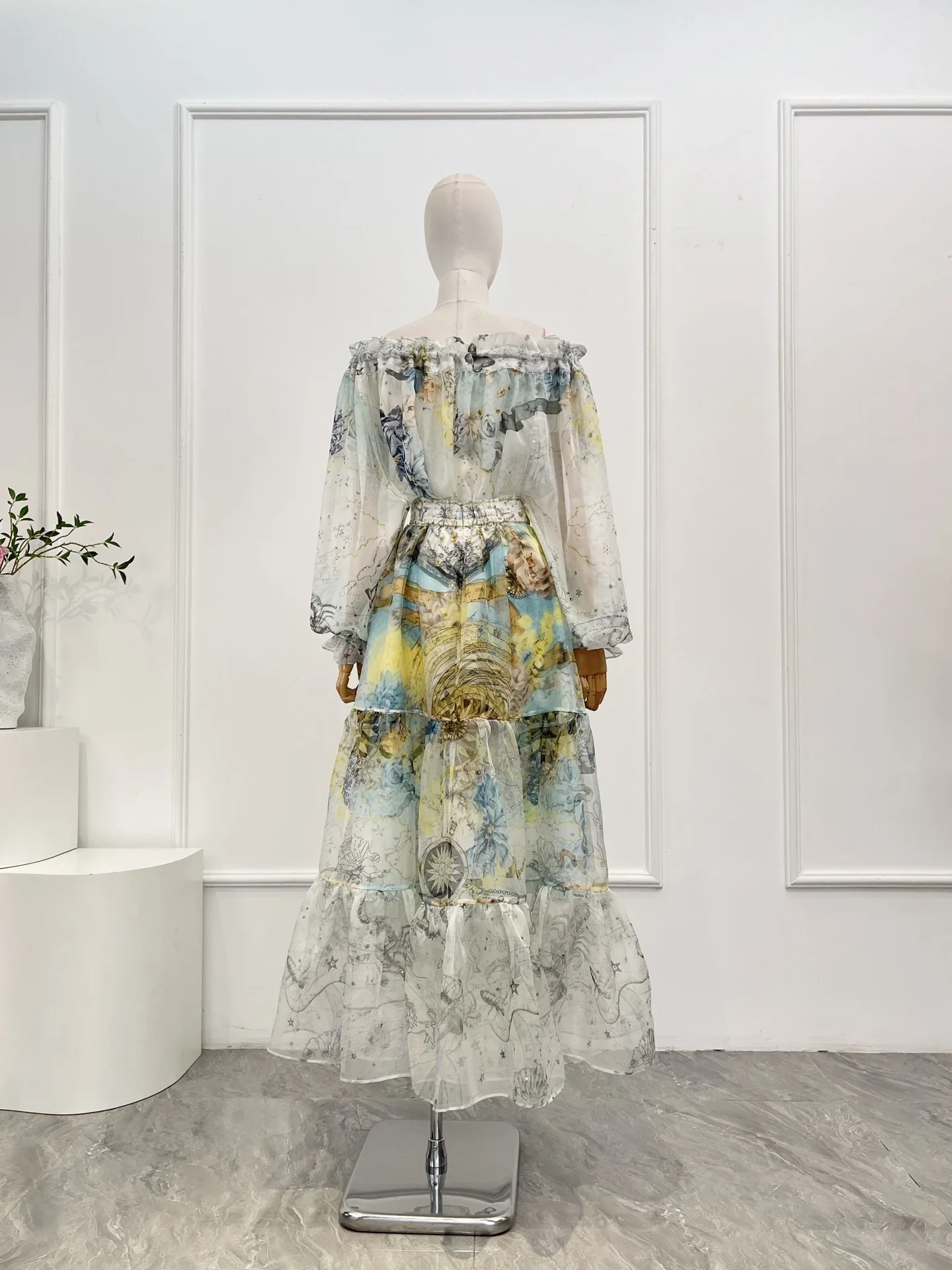 2025 New High Quality Floral Map Star Print The Off Shoulder Ruffles Diamonds Blouse Tops and Midi Skirt Set