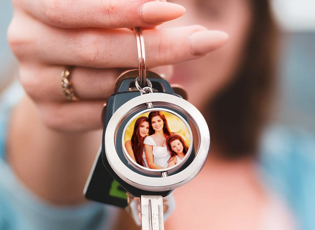 Personalised Double-Sided Photo Keychain: Custom Image Rotating Keychain Souvenir