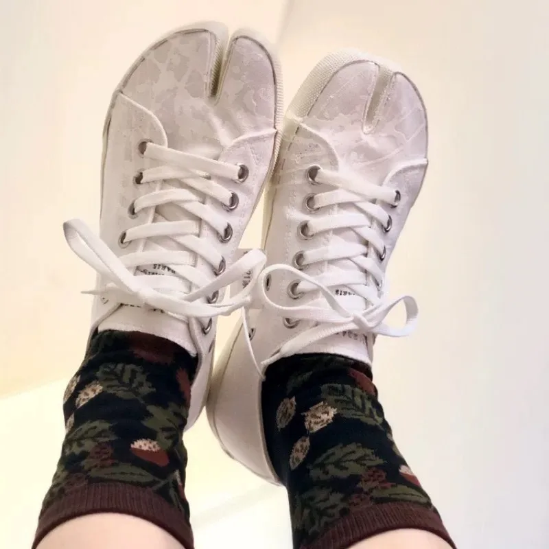 Bunte Cartoon gekämmte Baumwolle Damen Zwei Zehensocken Trauben Wellen Karpfen japanische Harajuku lustige süße Sandalen Tabi Socken Sokken – Detail 8