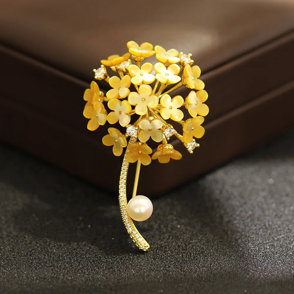 Elegant Mother-of-Pearl Hydrangea Pearl Brooch Luxury Three-dimensional Clustered Flower Zircon High-end Suit Coat Pin for Women