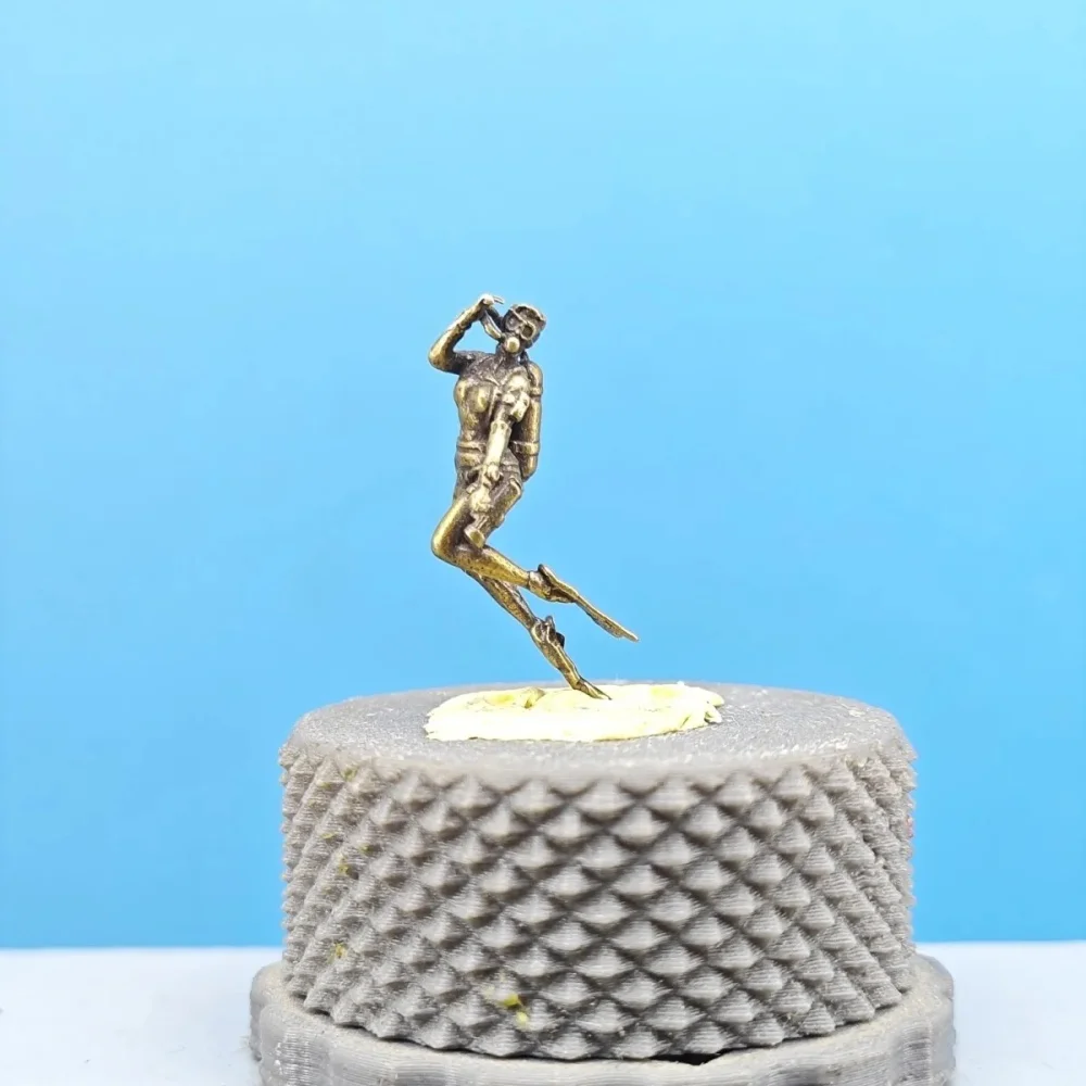 Vintage Brass Female Diver Mini Figurine Aquarium Decor Desktop Collectible Statue Underwater Diorama Ornament Gift
