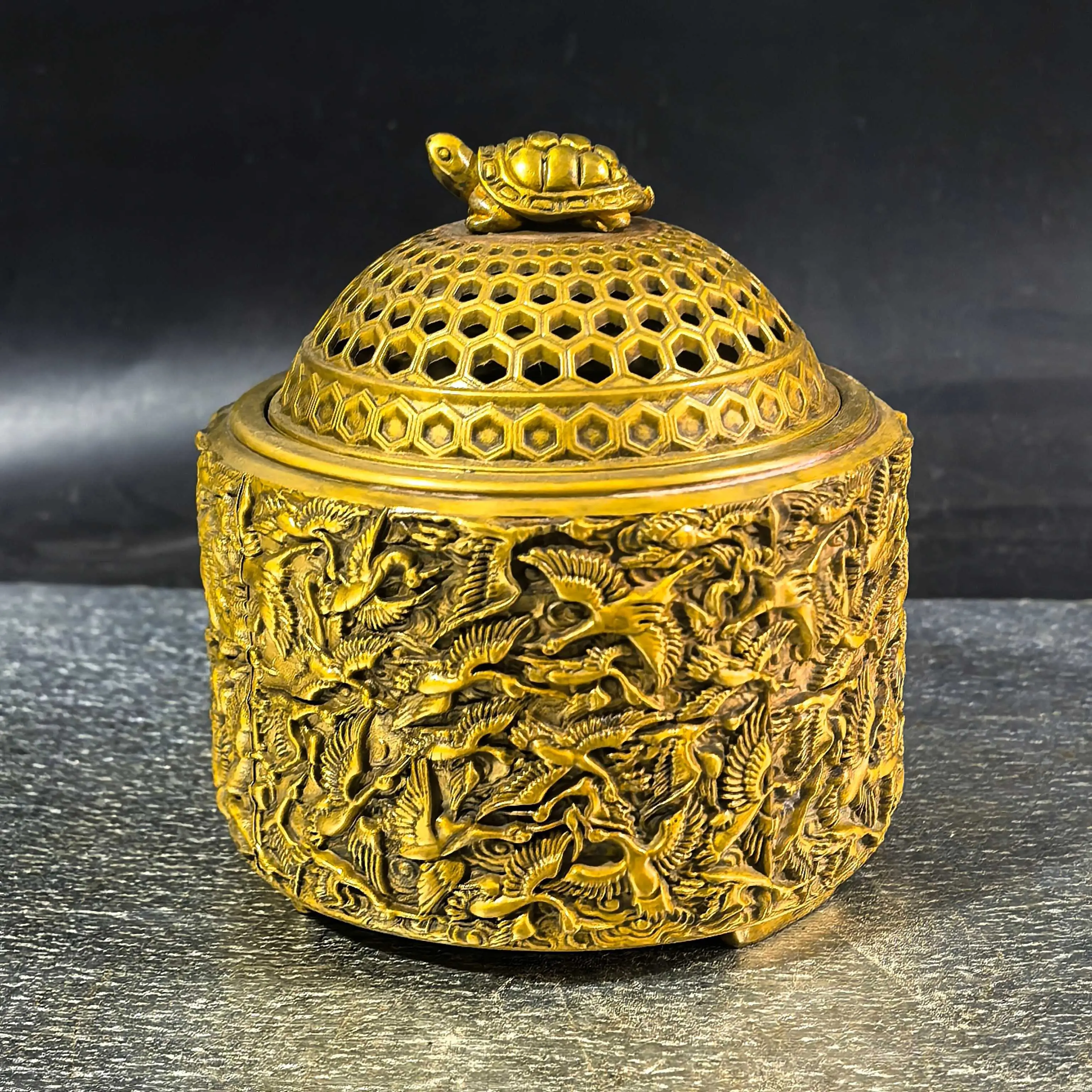 Antique and miscellaneous finds: bargain-priced antiques, old items, secondhand goods, and collectibles—antique bronze ornaments