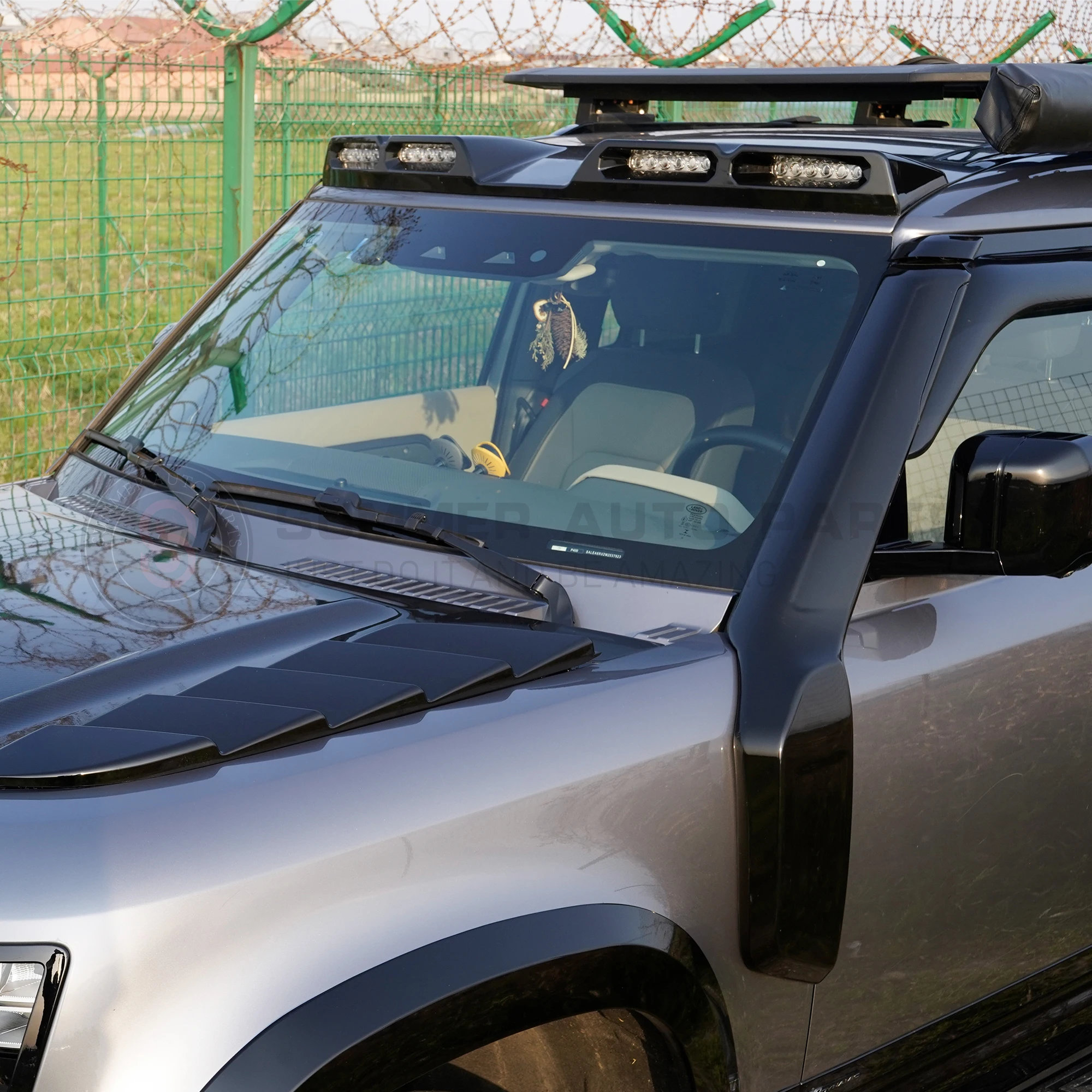 

Defender 90 110 Dedicated LED Roof Light - Durable 4X4 Off-Road Roof Spoiler Light