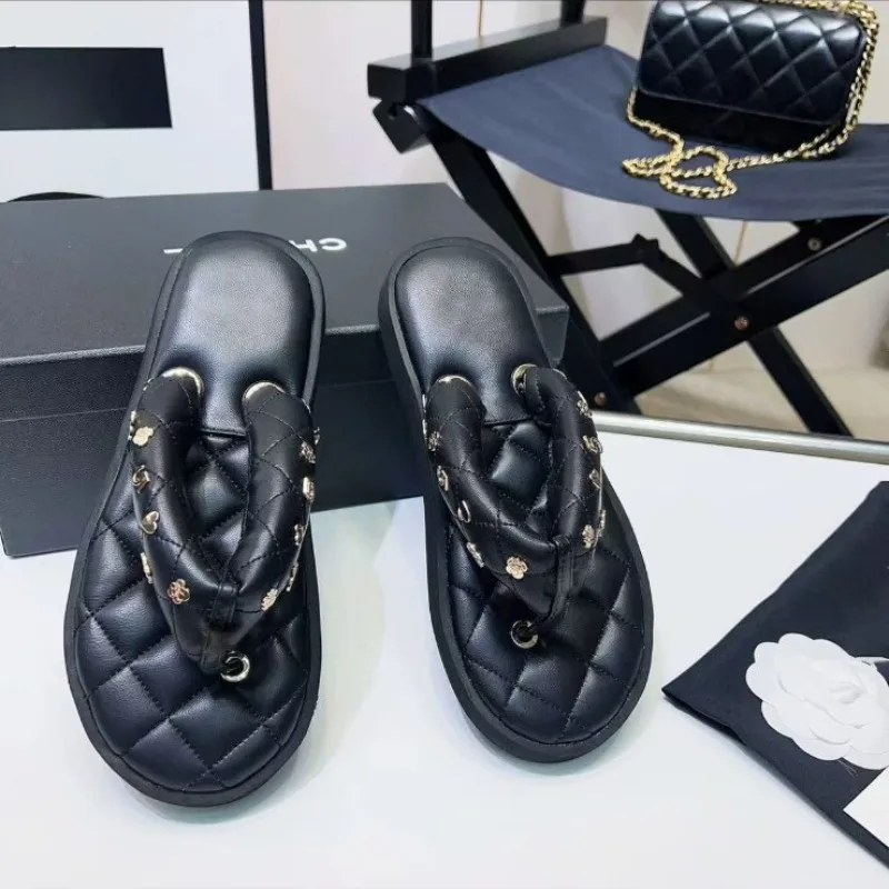 

High-end quality 2025 new toe flip-flops women's sheepskin fashion outer sandals platform beach shoes