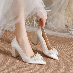 Taglia 30-44 scarpe di seta donna tacco grosso punta a punta perle tacchi alti scarpe da sposa sposa damigella d'onore scarpe bianche