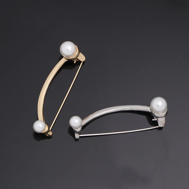 Rhinestone Buckle Pearl Brooches for Women Alloy Simple Heart Round Accessories Clothing Jewelry Weddings Party Casual Pins