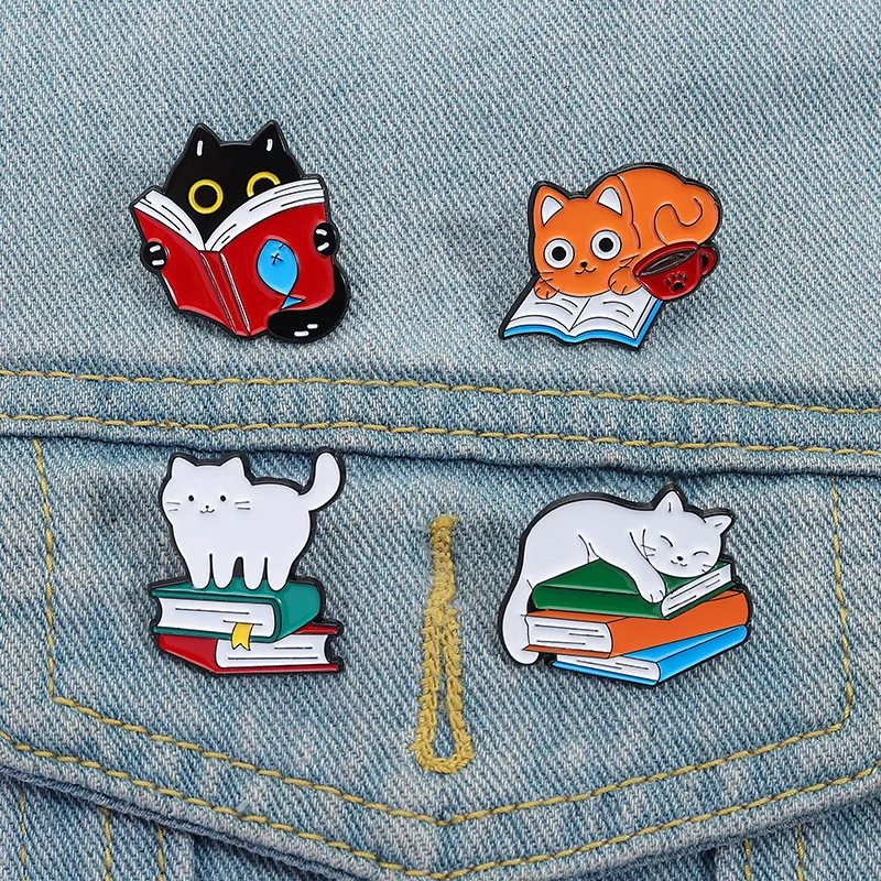 Cartoon Cat Reading Book-Shaped Brooches, Personalized Animal Letter Alloy Badges, Clothing Accessory Pins, a Gift for Friends