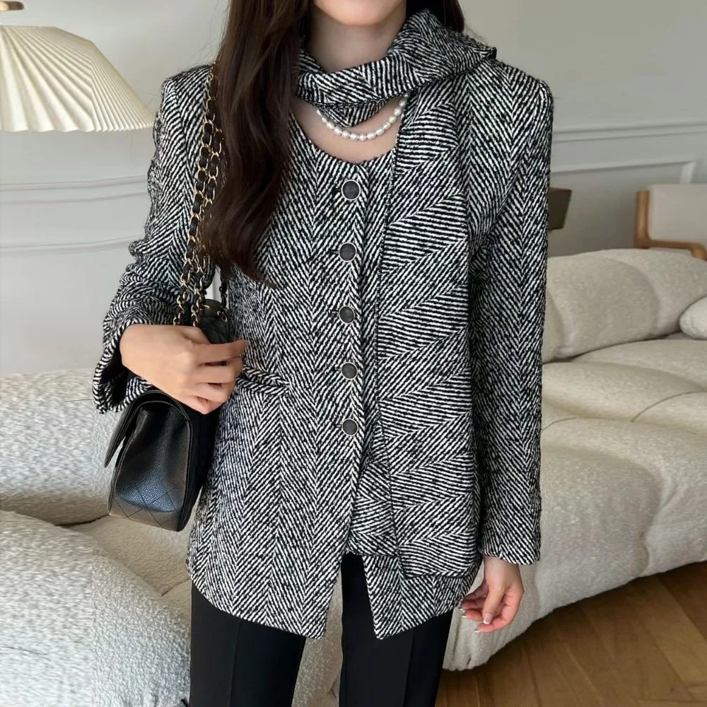 Elegant Women's Short Wool Coat Jacket Autumn Winter Slim Waist Herringbone Woolen Overcoat Female Outerwears with Scarf