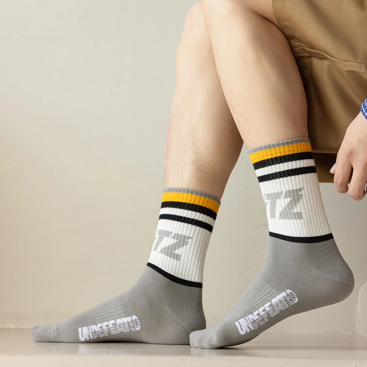 

Striped Gradient Absorb Sweat Novelty BFF Long Short Trekking Cyclisme Lovers Ankle Socks Indoor Outdoor Unique Special Edition