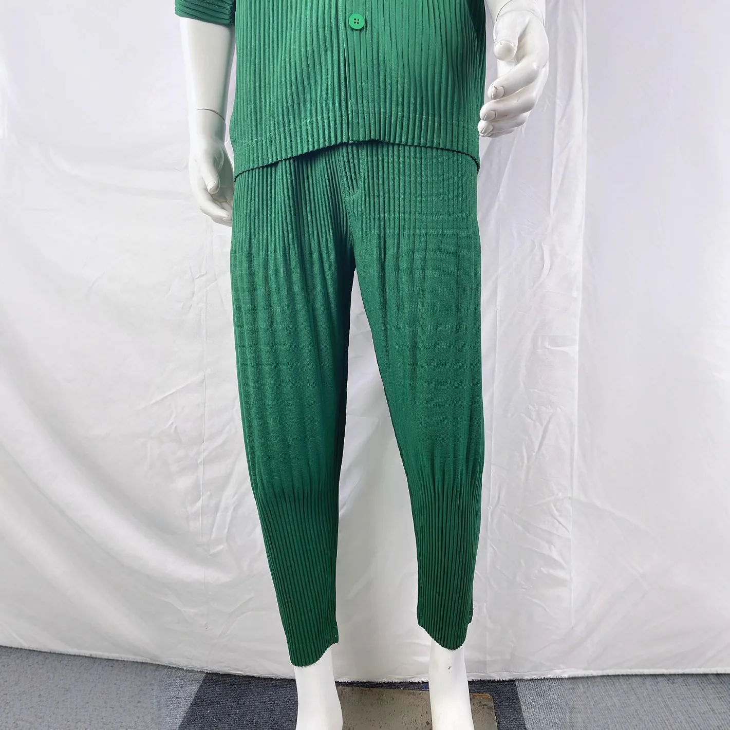 Miyake Pleated Lantern Trousers Men's 2025 Summer Fold Harlequin Trousers Loose Casual Versatile Pleat Nine-minute Trousers Tide