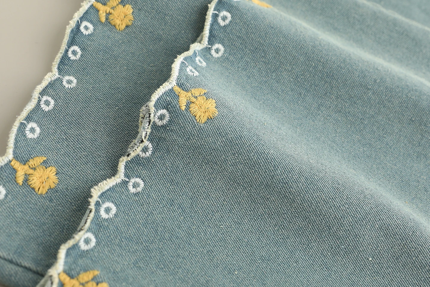 일본 빈티지 모리 걸 꽃 자수 데님 와이드 레그 팬츠 여성 가을 신축성 있는 허리 캐주얼 루즈 스트레이트 청바지