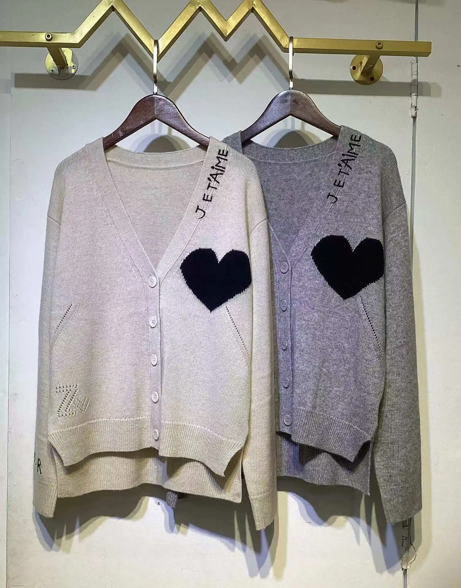 2024 new V-neck heart-shaped letter temperament commuting cardigan sweater