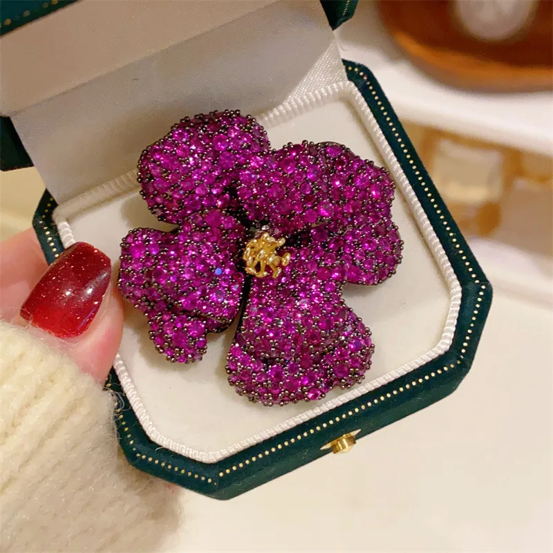 CC Luxury Brooch 100% Handmade Zirconia Laple Pins Flower Shape Court Vintage Sweater Pin Temperament Corsage Jewelry Charm B156