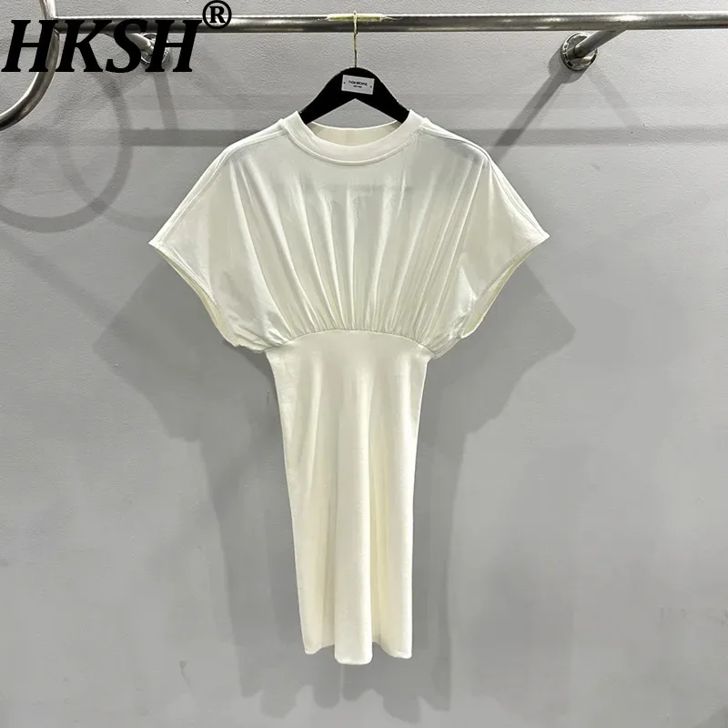 

HKSH 2026 Новое летнее женское короткое платье с круглым вырезом и плиссировкой на талии, облегающее однотонное модное сексуальное элегантное платье Ins H2595